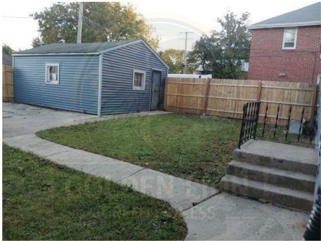 Building Photo - 2417 W Roosevelt Dr