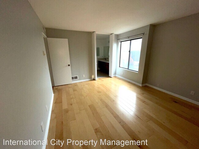 Building Photo - 2 br, 2 bath House - 2032 E Bermuda St. #107