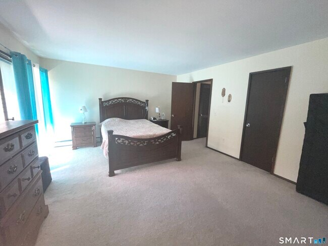 Building Photo - 21 Hudson Glen St