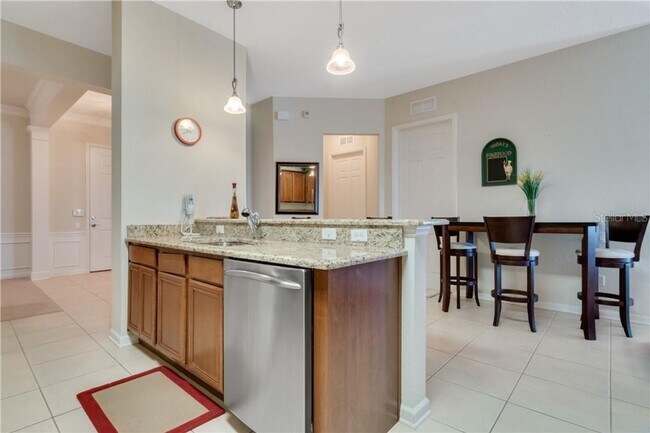 Building Photo - Beautiful WATERFRONT 3 bedrooms Condo located in MetroWest with ELEVATOR! Rare find!