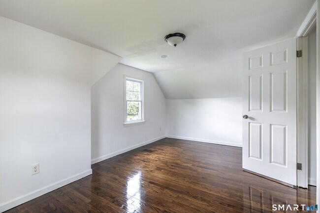 Building Photo - 118 Bryden Terrace
