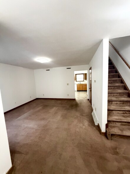 Building Photo - 18 Vosburgh Rd