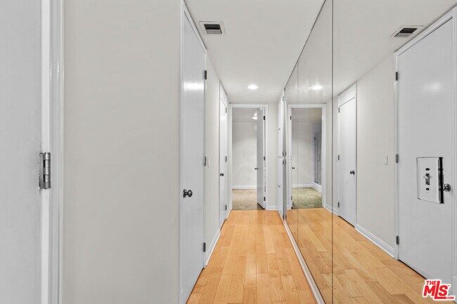 Building Photo - 1260 S Beverly Glen Blvd