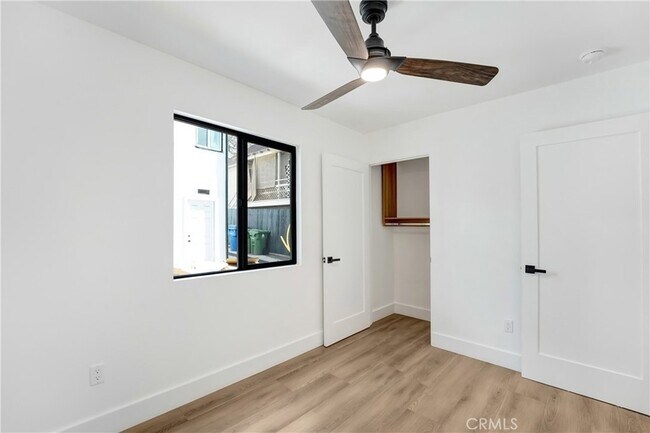 Building Photo - 2822 1/2 Waverly Drive Unit