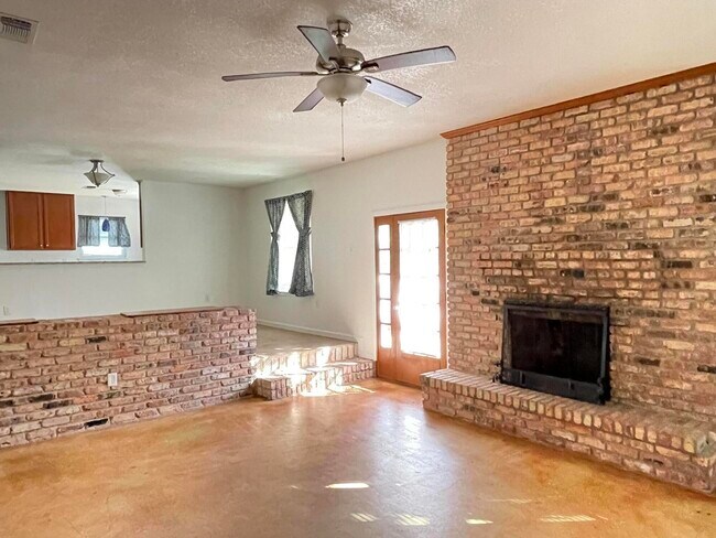 Building Photo - 606 Bayou Ln