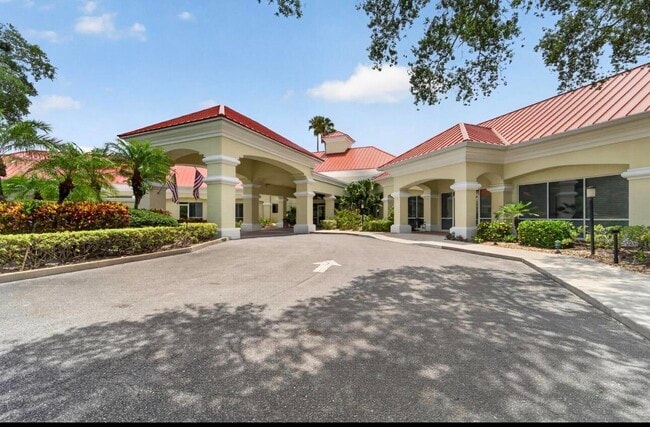 Building Photo - 822 NW Sorrento Ln