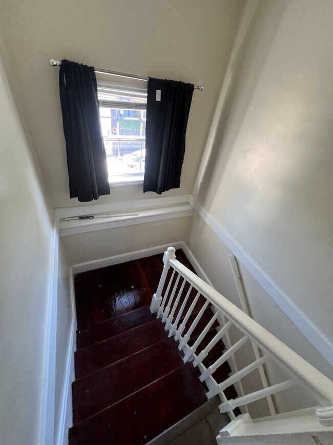 Building Photo - 425 Gibson Ave