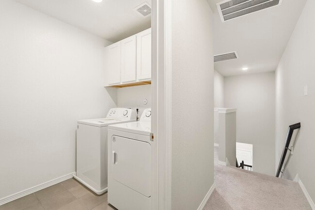 Building Photo - 8038 Scanlan Trce