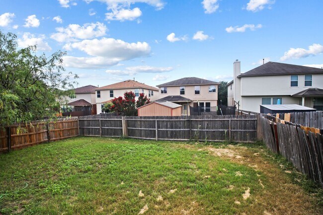 Building Photo - 3 Bedroom/2 Bath Alamo Ranch Subdivision