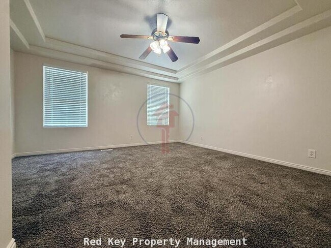 Building Photo - 40 W Townhome