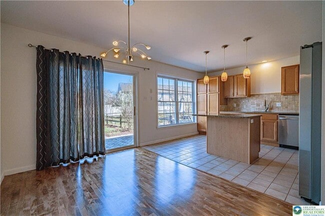 Building Photo - 1753 Pinewind Dr