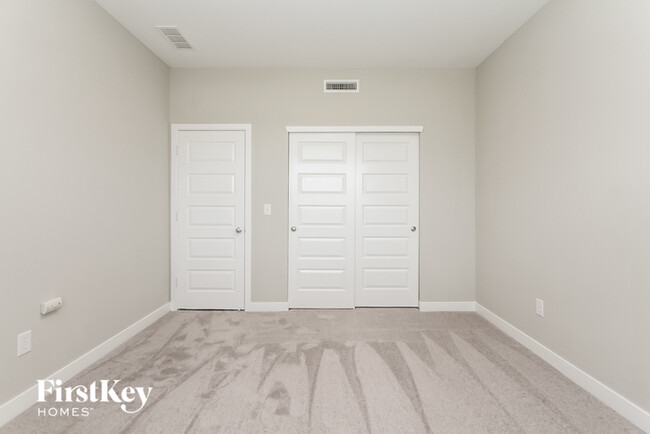 Building Photo - 2404 S Carlota Dr