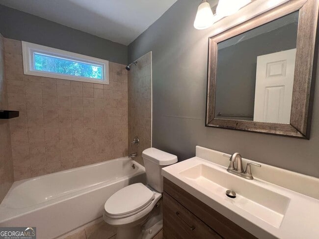 Building Photo - 1947 Kenwood Pl SE