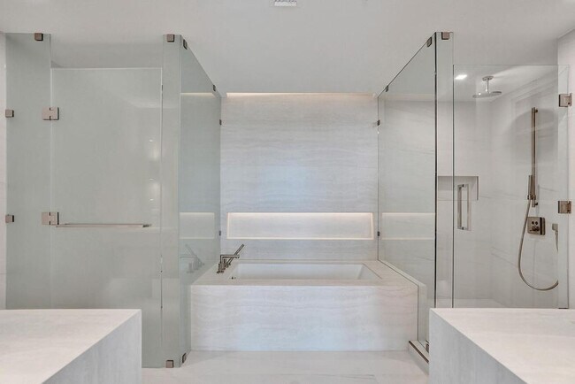 Building Photo - 900 N Ocean Blvd