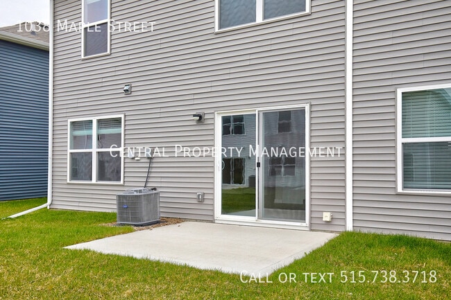 Building Photo - 1038 Maple St