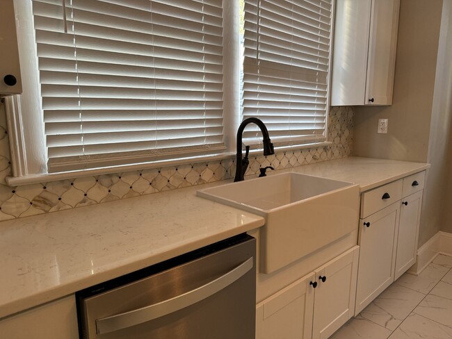 Building Photo - 2BR/1BA Home in Carolina Place!  $1,825/mo...