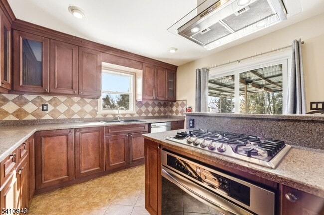 Building Photo - 65 Ridge Ave