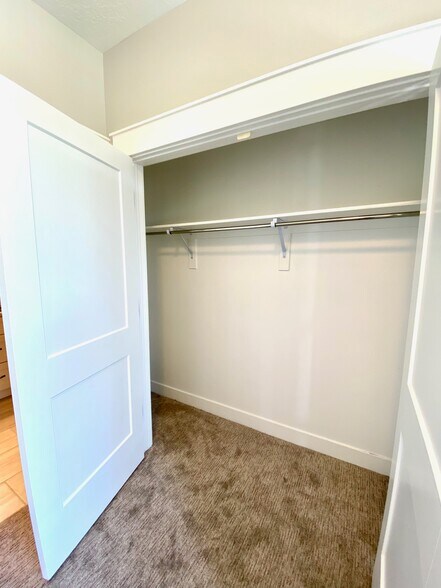 Building Photo - 10439 S Beetdigger Blvd