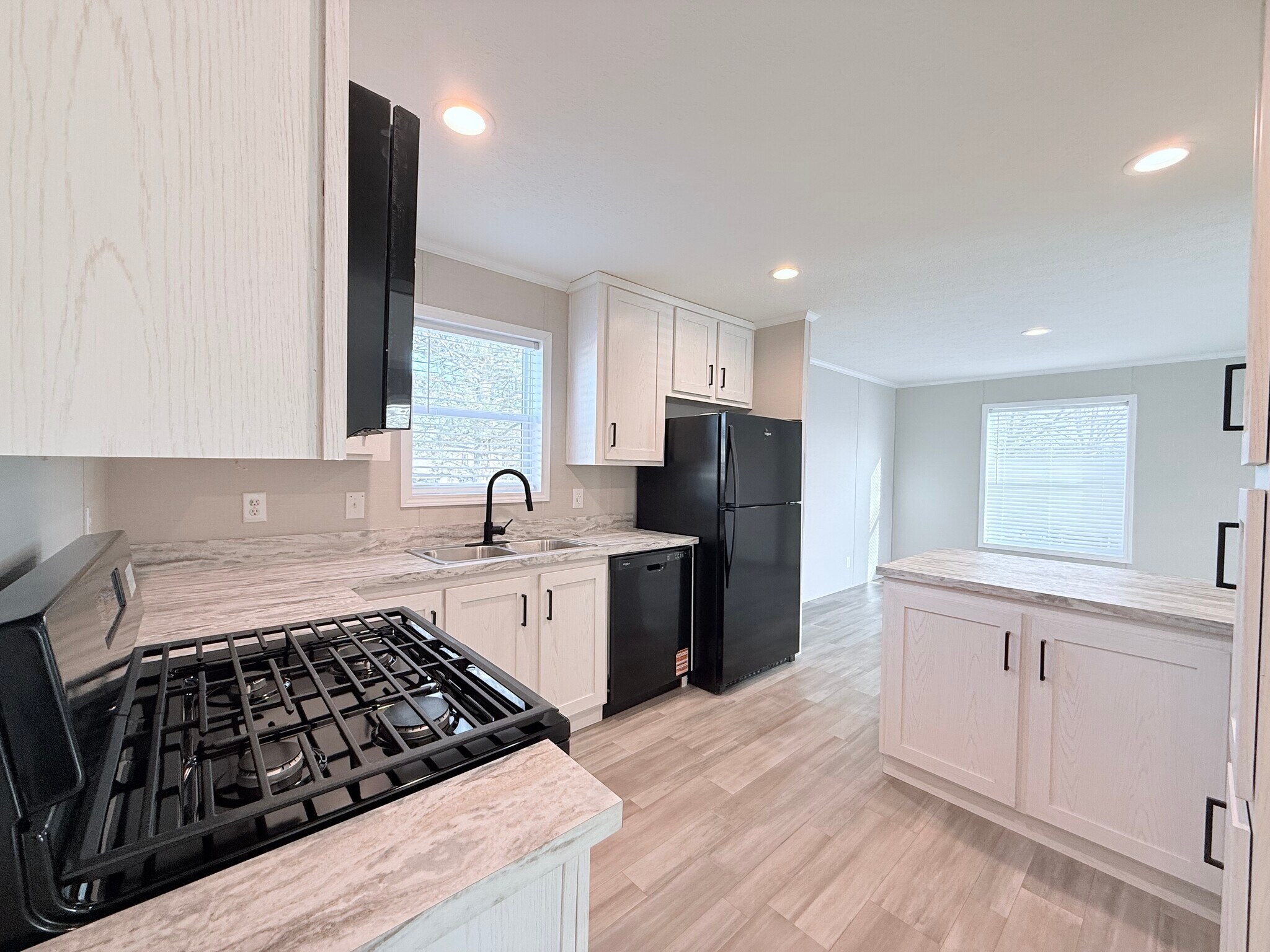 Building Photo - 29805 Jamestown Dr