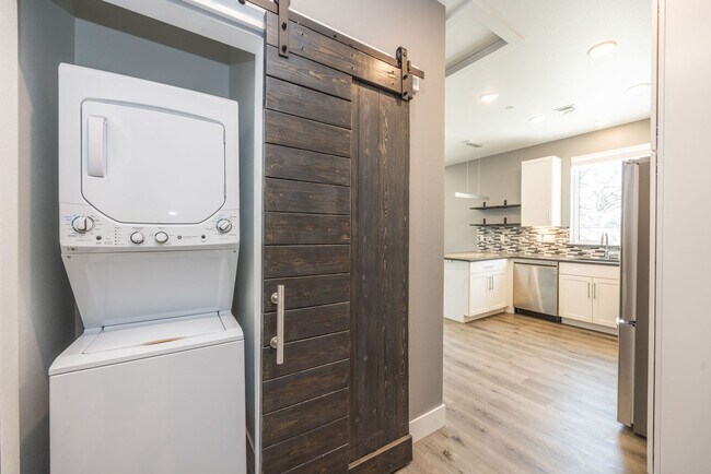 Interior Photo - 745 Washington Ave