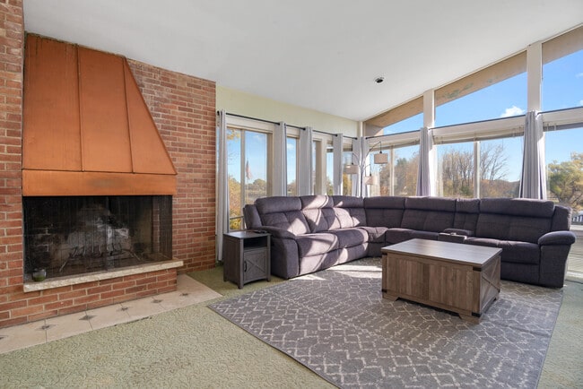 Building Photo - 4105 Riverview Dr