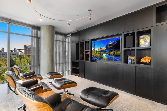 Building Photo - 1260 NW Naito Pky