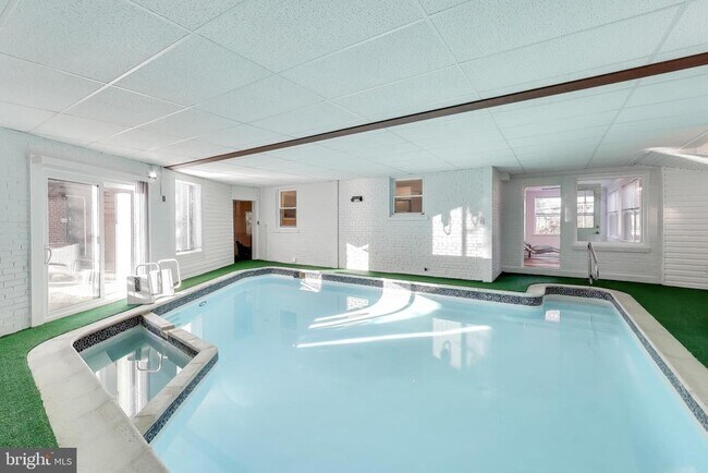 Building Photo - 3405 Carpenter St SE