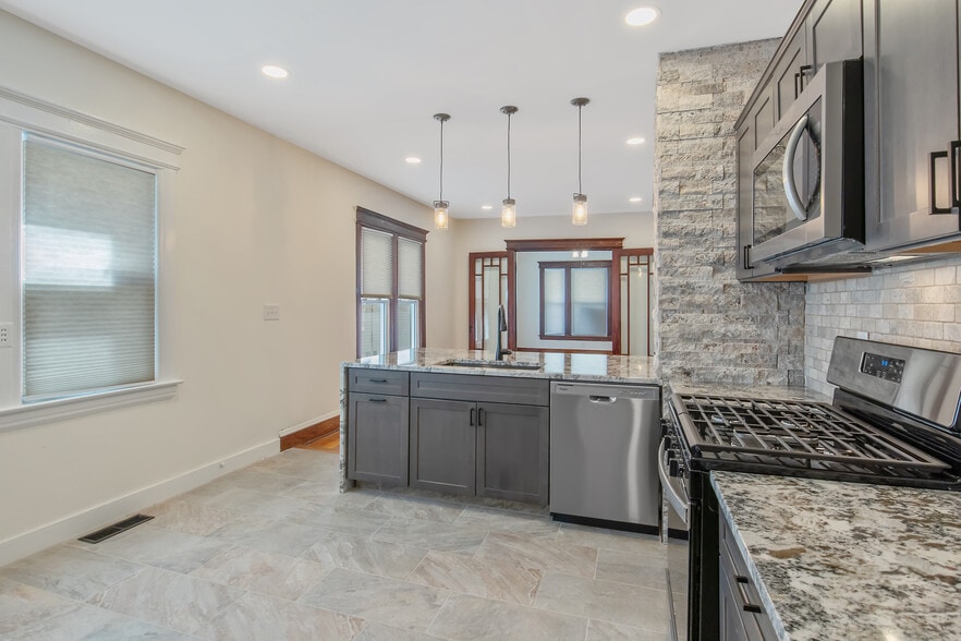 Building Photo - 262 Tennyson Ave