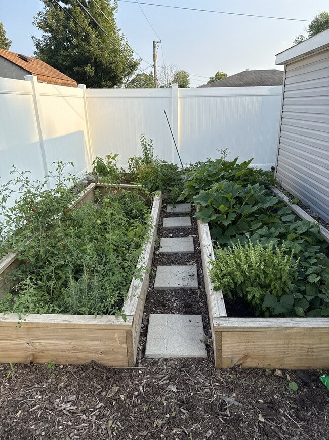 Building Photo - 355 N 2nd Ave