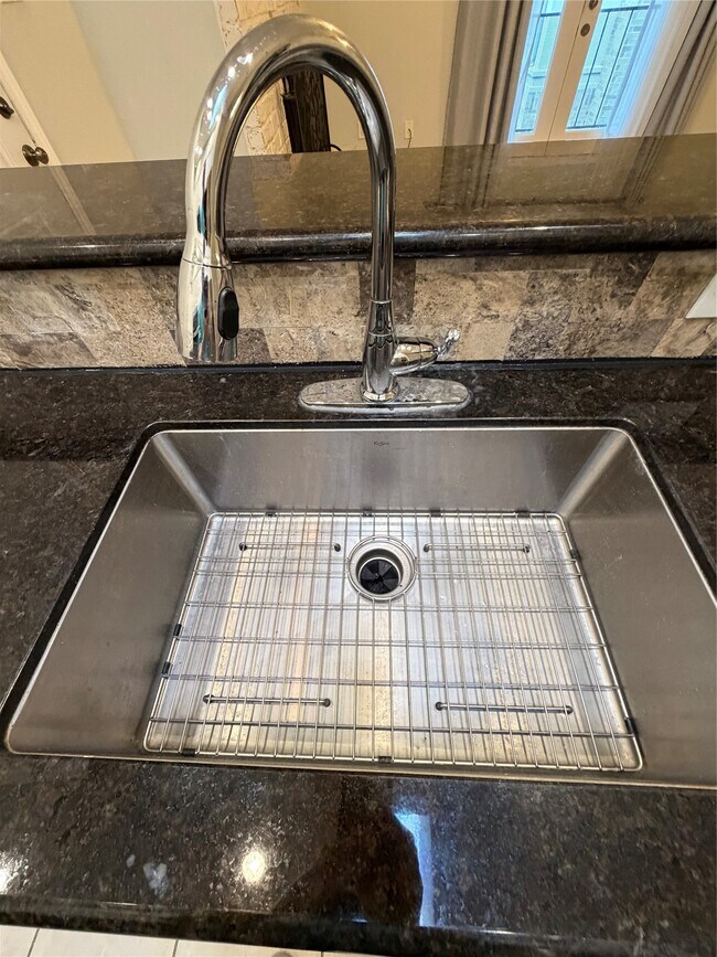 Building Photo - 2425 Augusta Dr