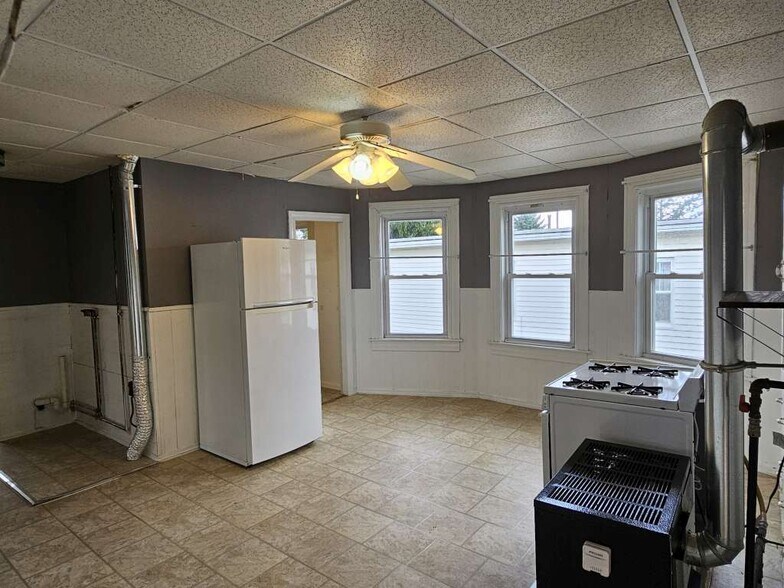 Building Photo - 20 Kosta St