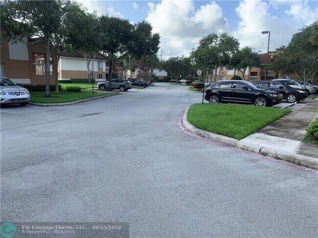Building Photo - 755 NW 92nd Ave