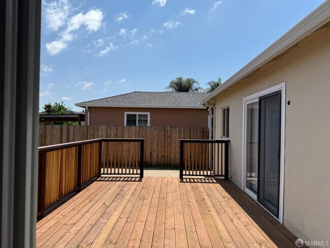 Building Photo - 25696 Lander Ave