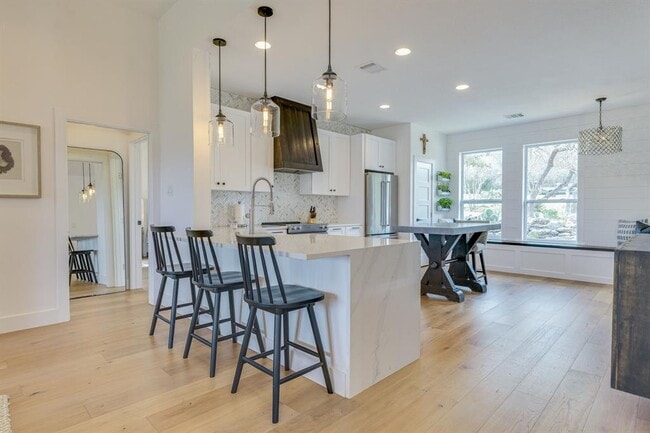 Building Photo - 24236 Spur Trail