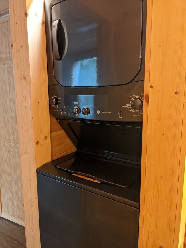 Building Photo - Private Black Mountain Cottage