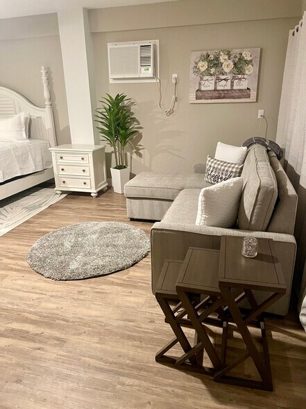 Building Photo - 16541 S Oleander Dr