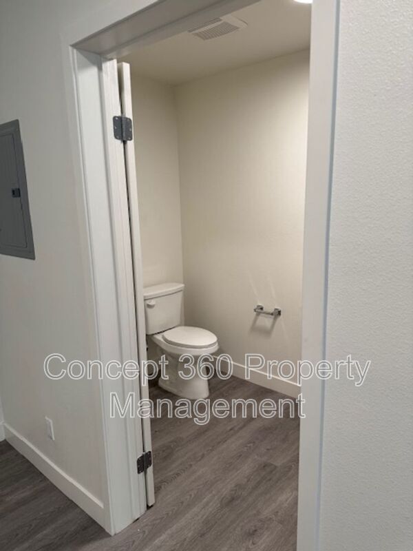 Building Photo - 226 W 87th St