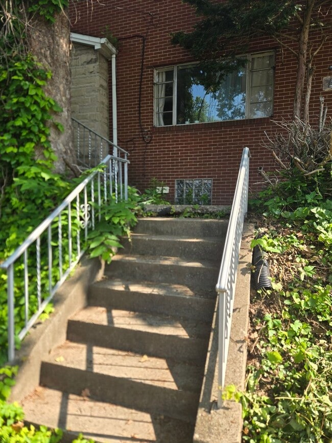 Building Photo - 1400 Center Ave