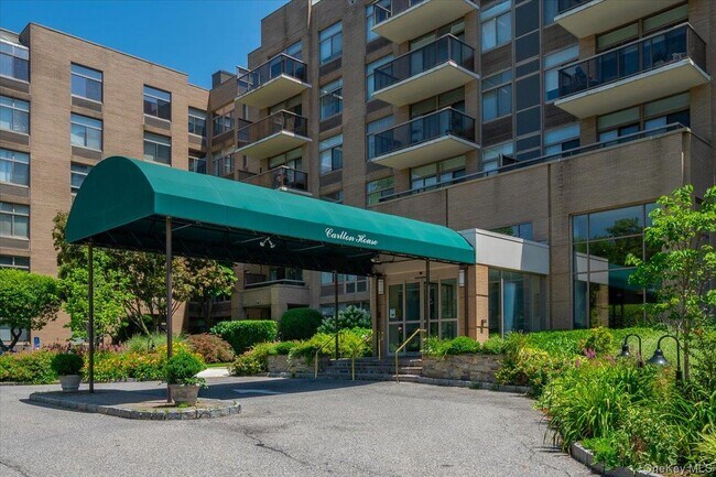 Building Photo - 35 N Chatsworth Ave
