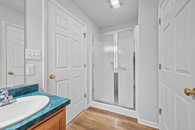 Building Photo - Main Level 2 Bedroom