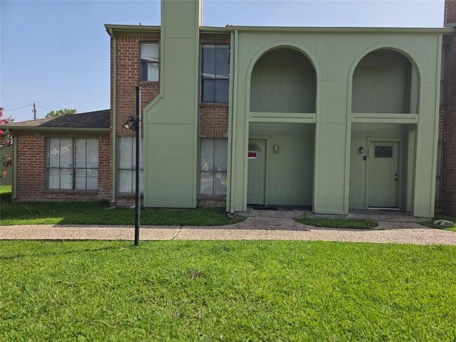 Primary Photo - 11547 S Kirkwood Rd