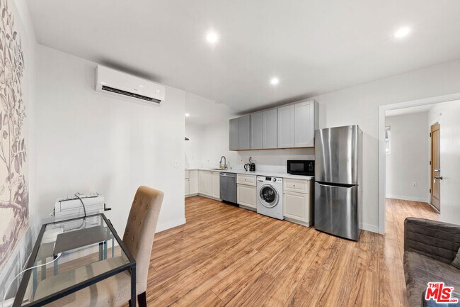 Building Photo - 2559 Colby Ave