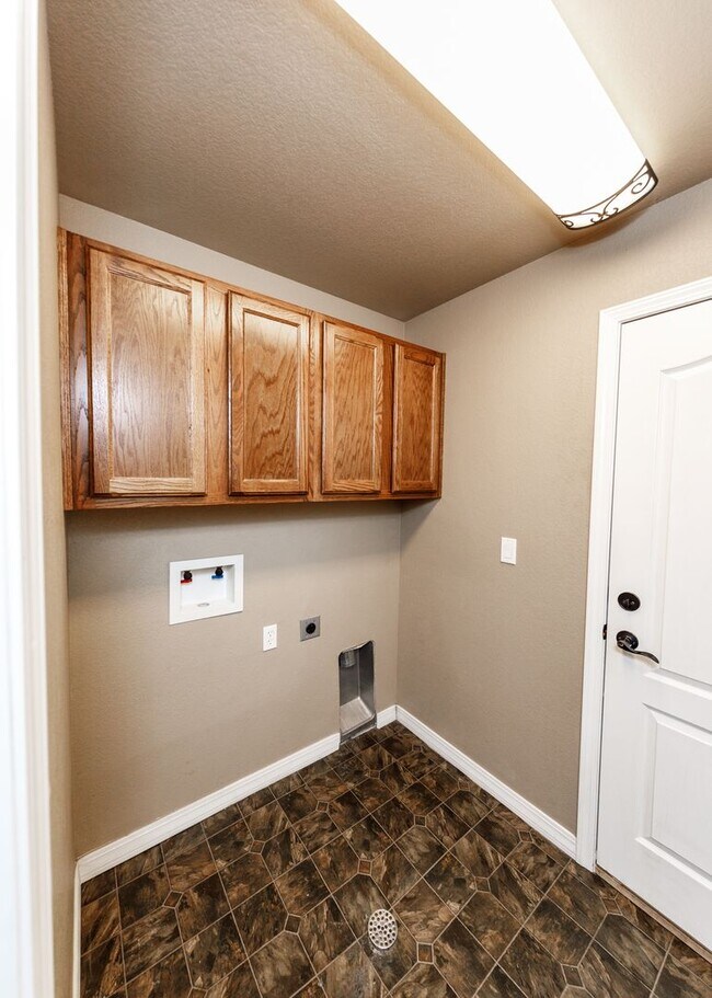 Building Photo - Westside 3 Bed Townhouse in Gold Hill Mesa