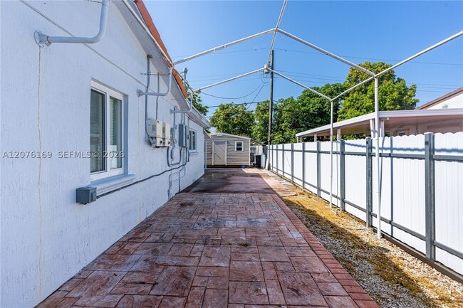 Building Photo - 10310 SW 43rd St