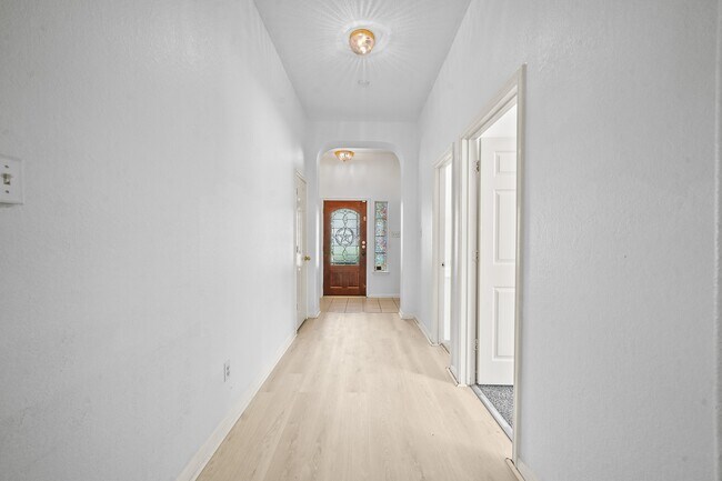 Building Photo - 4815 Plum Forest Rd