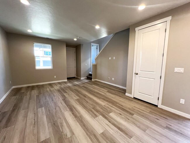 Building Photo - Brand new 3 bed 2.5 bath townhome in Stars...