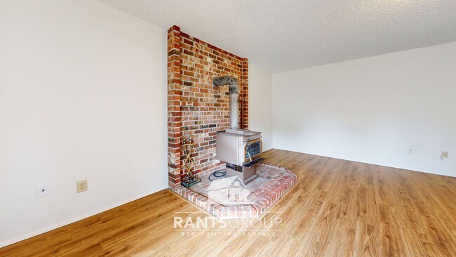 Building Photo - Spacious 3-Bed 2-Bath Tumwater Home with Large Yard! Close to I-5!