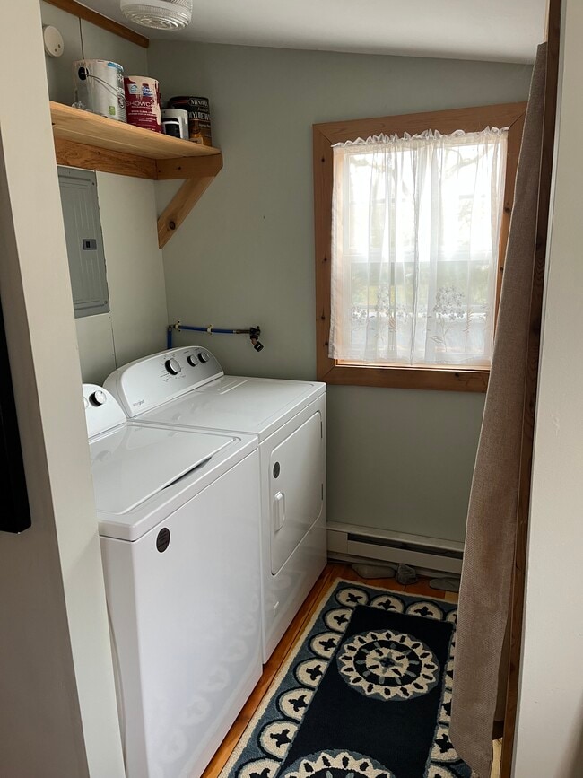Building Photo - 785 Gunton Dr
