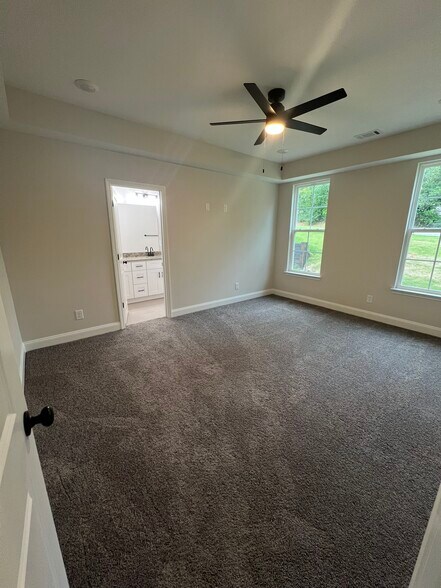 Building Photo - 102 Bennett St