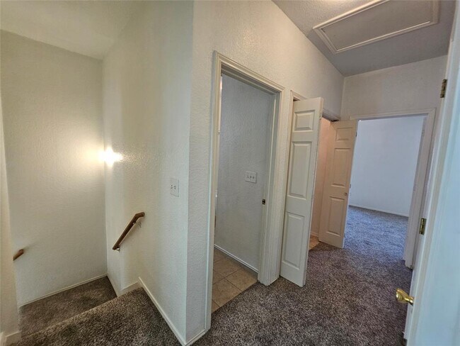 Building Photo - 304 Windridge Village Cove